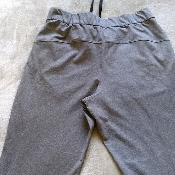 Lululemon On The Fly pants - Picture 6 of 10